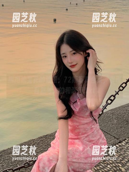 拥抱油菜花的浪漫：72斯写真合集，展现自然与人的和谐美.txt