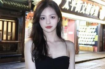 Feilin嗲囡囡 – 李梓熙黑白私拍特辑：资源丰富，展现个性之美的瞬间！.txt