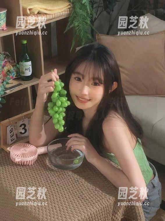 Feilin嗲囡囡 - 倾心推荐！李筱乔jo奶牛私拍套图，捕捉每个动人瞬间！.txt
