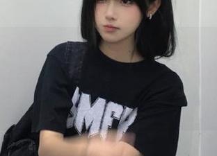 GIRLT果团网 – 解读裴希西的修女写真：一场视觉与心灵的震撼之旅，尽在专属图册中.txt