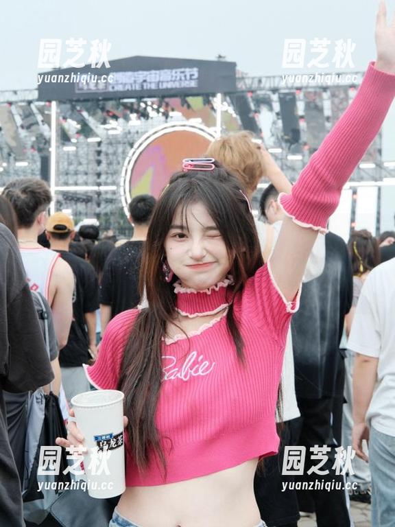 GIRLT果团网 - 全套陈雅漫眼镜原图，尽显她独有魅力与艺术气息的完美结合！.txt