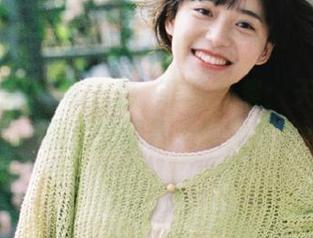 GIRLT果团网 – 龚玥菲写真集：天使的微笑，照片里藏着无限温暖.txt