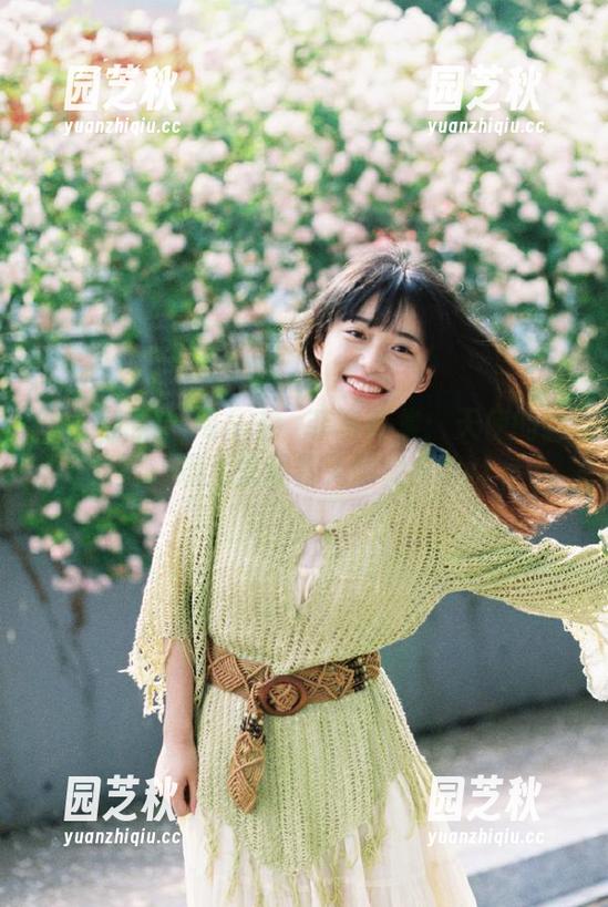 GIRLT果团网 - 龚玥菲写真集：天使的微笑，照片里藏着无限温暖.txt