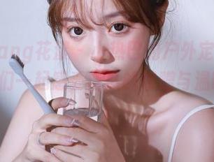 HuaYang花漾 – 小热巴的户外定制图集，让我们一起感受自然的馈赠与温暖！.txt