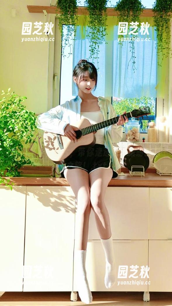 HuaYang花漾 - 免费分享李可可裤里丝的精美写真照片，带你走进她的缤纷时尚之旅！.txt