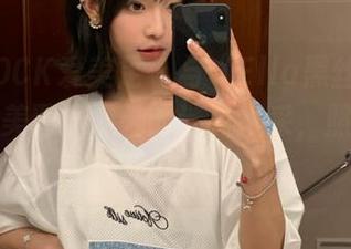 IMZSOCK爱美足 – 与“Ella黑丝”相约，这组美图展现她的迷人风采，照片定能打动你的心灵.txt