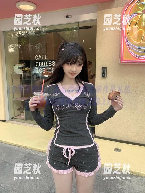 LD零度摄影 - 走近微雅的短裤作品私拍，探寻她的独特时尚之路.txt