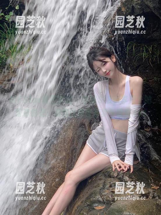 MFStar模范学院 - 学妹SiByl李思宁的写真时光：美图诠释青春梦与现实.txt