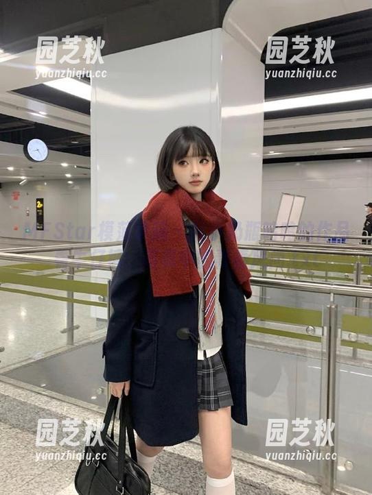 MFStar模范学院 - 从小奶瓶呜呜的作品看牛仔裤：写真中的青春风尚.txt