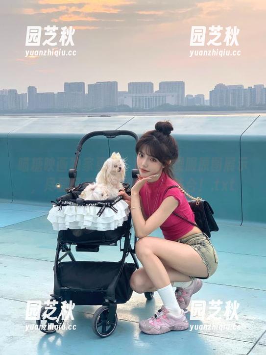 喵糖映画独家更新：白色体操服原图展示，尽显可爱与运动的完美结合！.txt
