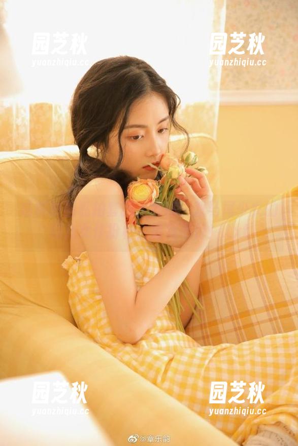 喵糖映画私拍套图大揭秘：双马尾少女的猫儿女仆扮相，萌到不行！.txt