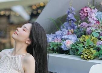 喵糖映画全套网袜少女图集，用镜头捕捉青春张扬的每一刻！.txt