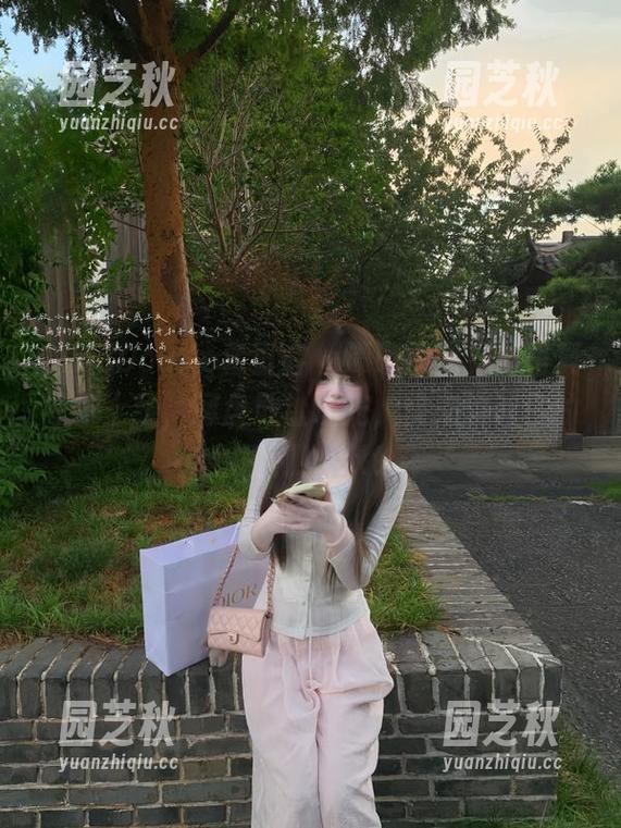 QingDouKe青豆客 - 谭晓彤白衬衫写真独家上线，网盘地址曝光，快来领取你的福利！.txt