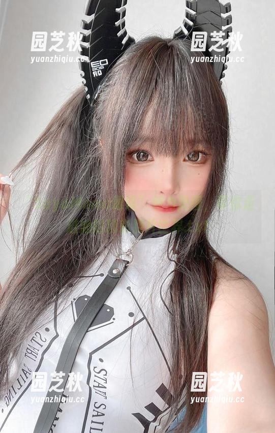 “SayoMomo眼镜”魅力美图，带你走进她的精彩照片世界.txt