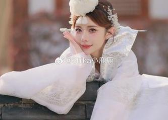 探索Shika小鹿鹿的无圣光美腿写真合集，发现她的自信与优雅.txt