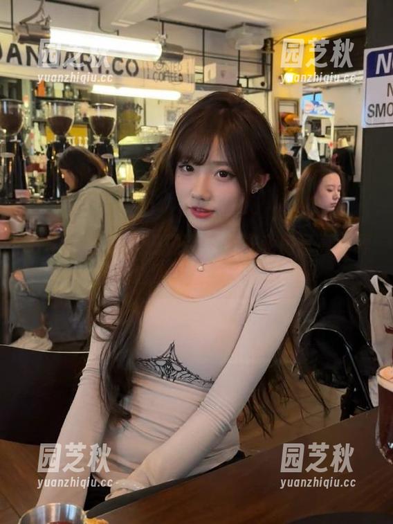 SiHua思话 - 珊珊带你走进私房写真世界：樱桃成熟时的甜美邂逅.txt