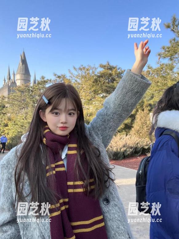 TouTiao头条女神 - 周夕爱的写真原图合集：她如何通过剧情传达情感与思考.txt