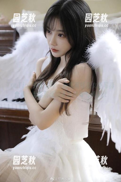 TouTiao头条女神 - 周思超性感女仆写真合集，细腻展现迷人曲线与气质.txt