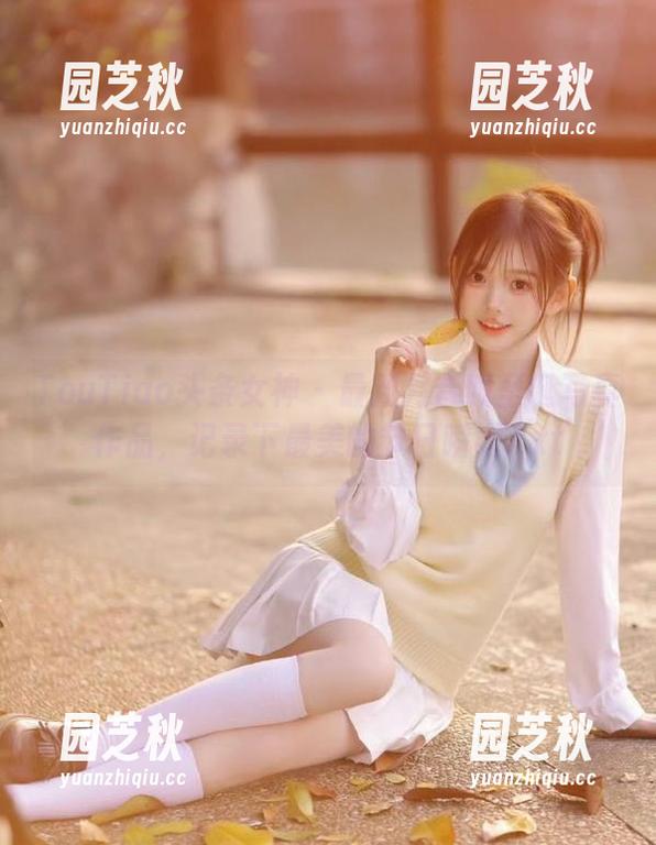 TouTiao头条女神 - 最新月音瞳圣诞写真作品，记录下最美的节日瞬间.txt