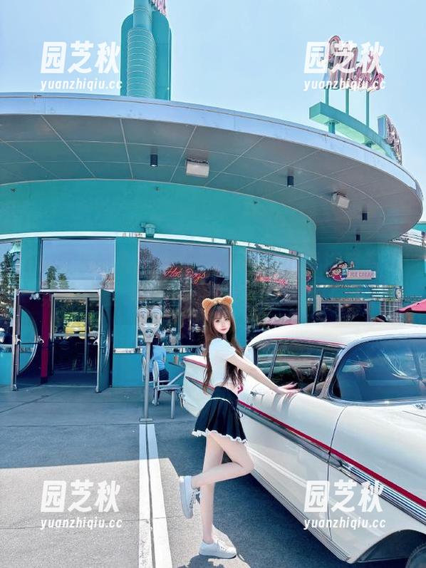 TouTiao头条女神 - 最新艾小青浴室写真集，感受水的灵动与光影的交织！.txt