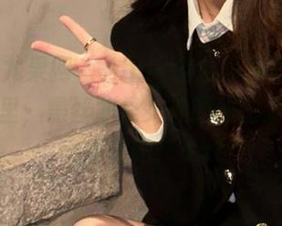 UGirls尤果网 – Abby金金黑丝写真：原图在这里，黑丝才是女神的秘密武器，快来看看吧！.txt