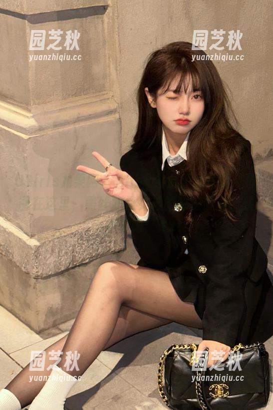 UGirls尤果网 - Abby金金黑丝写真：原图在这里，黑丝才是女神的秘密武器，快来看看吧！.txt