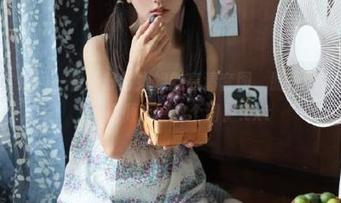 UGirls尤果网 – 看叶籽亿姐姐的高清套图，脑海中瞬间浮现出‘一见倾心’这个词！.txt