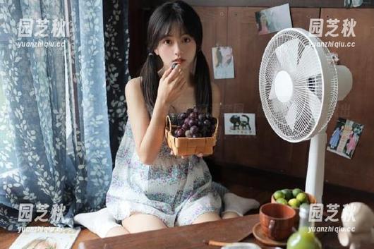 UGirls尤果网 - 看叶籽亿姐姐的高清套图，脑海中瞬间浮现出‘一见倾心’这个词！.txt