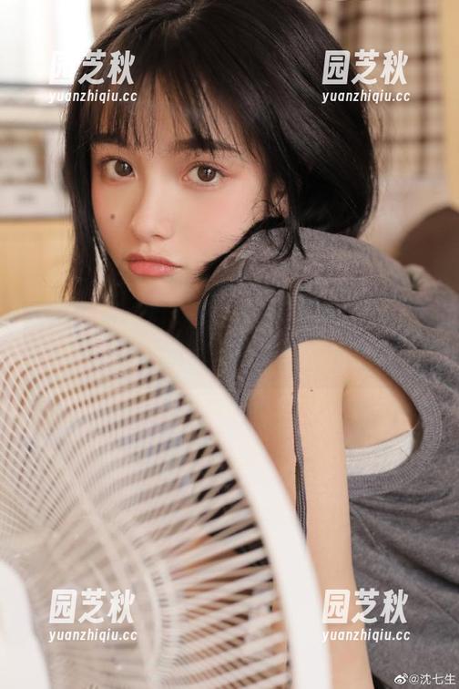 UGirls尤果网 - 景思晴套装写真大曝光，绝对不容错过的资源！.txt