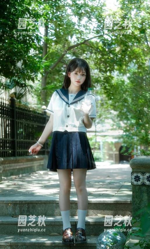 UGirls尤果网 - 解密艾小青的空姐私拍，偶然间发现的绝色资源都在这一页！.txt