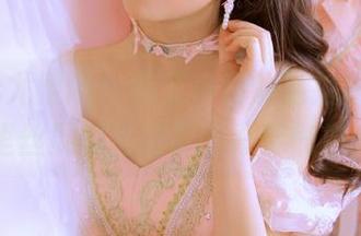 UGirls尤果网 – 在艾小青的私拍图集里，裤里丝展现出别样的青春气息.txt