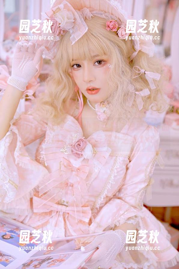 UGirls尤果网 - 芊小童全套泳池更多作品，展现别样的青春与活力之美.txt