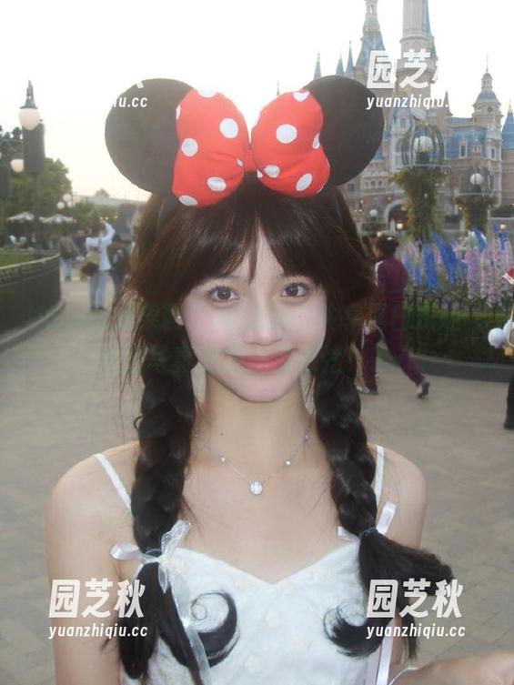 UGirls尤果网 - 与谭晓彤共享夏日乐趣，泳池写真更新触动心弦！.txt
