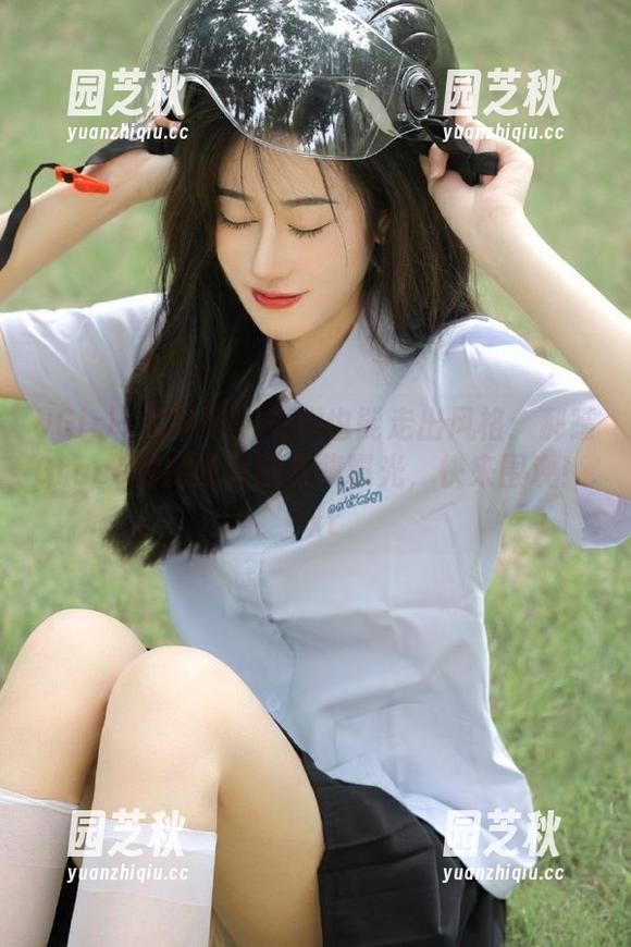 UGirls尤果网 - 光脚也能走出风格：郝晴Grace的裸足美图合集曝光，快来围观！.txt