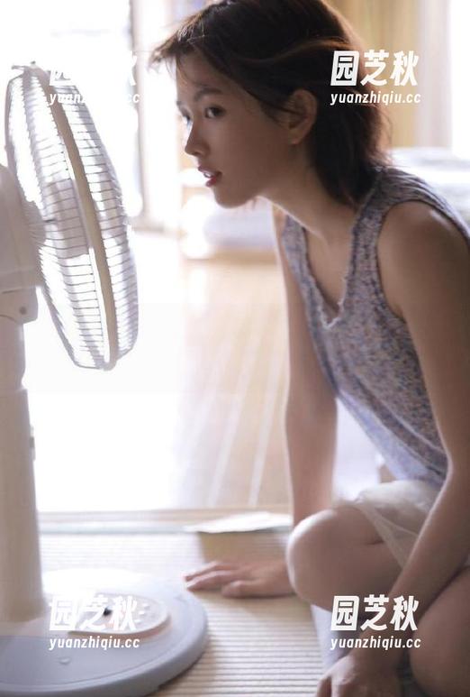 XIAOYU语画界 - 徐莉芝的奶牛写真原图分享，唤醒你心中的田园梦！.txt