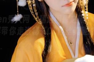 Xiuren秀人网 – 精选图库之旅：Cris_卓娅祺带你走进秘书OL黑丝美腿的世界.txt