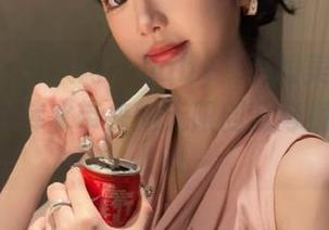 Xiuren秀人网 – baby嘉茵的美图合集：感受死库水带来的无限创意与视觉享受.txt