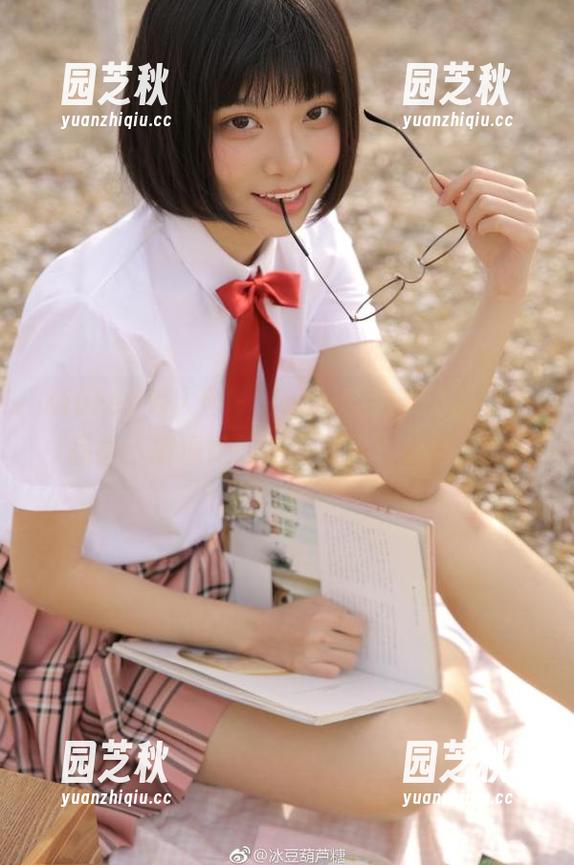 Xiuren秀人网 - lingyu69制服最新作品集，展现她的个人风格与魅力.txt