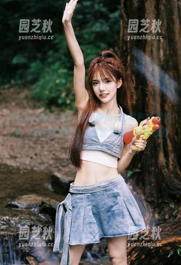 Xiuren秀人网 - 在乔伊joy的黑色世界徜徉：她的写真作品集资源为你打开新视野！.txt