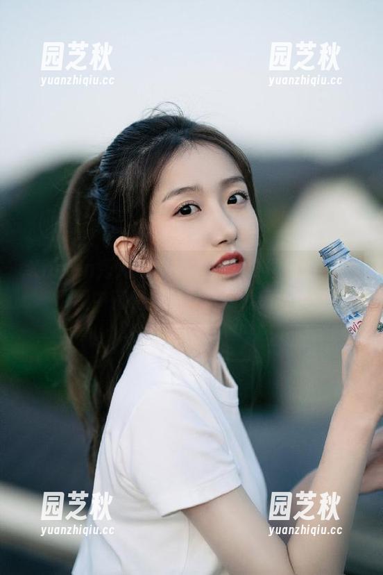 Xiuren秀人网 - 奶油妹妹校园写真集，原图中藏着青春最真实的瞬间.txt