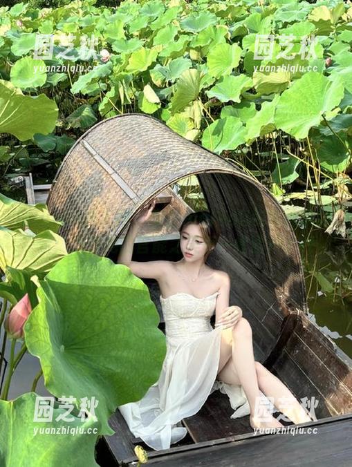 Xiuren秀人网 - 安然maleah秘书独家展示：观看她的官能之美每一幅图片.txt