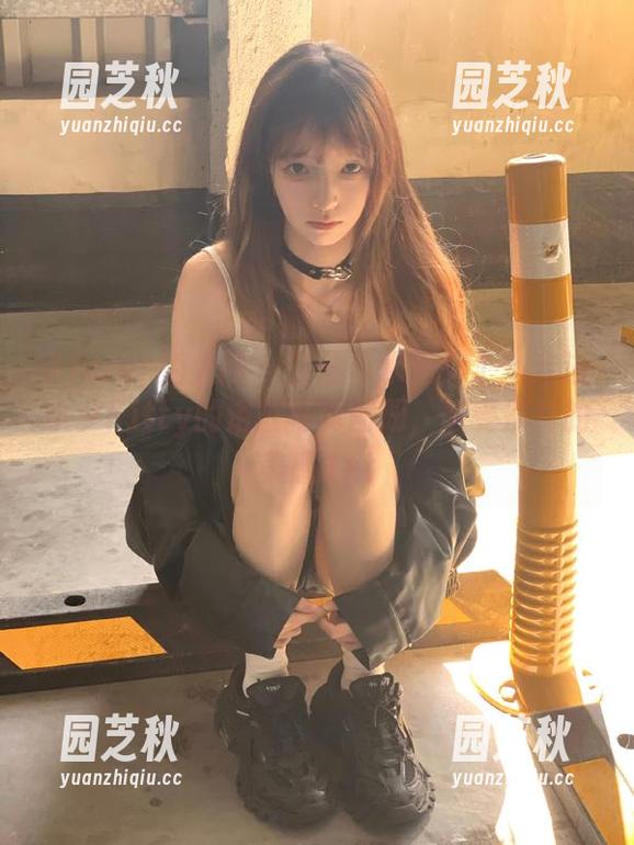 Xiuren秀人网 - 轻盈与水光交汇：走进小夕Kitty的浴缸写真图册，感受别样的美感.txt
