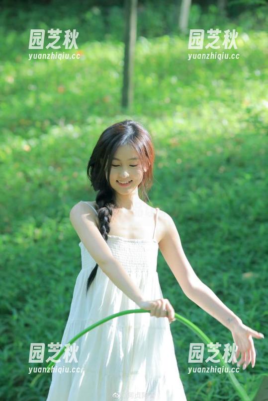 Xiuren秀人网 - 夏日梦幻般的美图，小狐狸Sica的写真作品让你流连忘返.txt