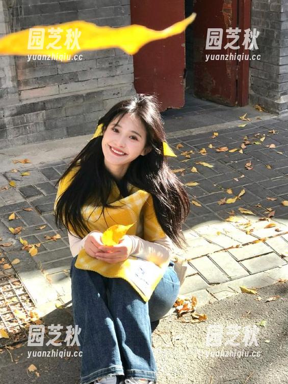 Xiuren秀人网 - 小猪peggy的办公室生活：精选原图合集展现职场风采.txt