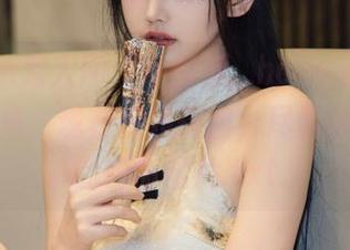 Xiuren秀人网 – 小蛮妖_honey职业装写真全集，现在在线释出，尽显多样风格的绚丽图片.txt