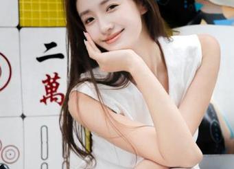 Xiuren秀人网 – 小逗逗的旗袍情怀：原图壁纸，让你瞬间穿越时光.txt