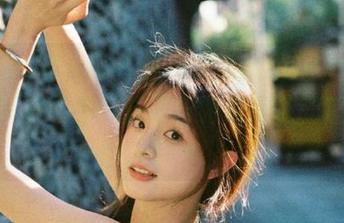 Xiuren秀人网 – 高清文芮jeninfer粉色吊裙写真合集：艺术与时尚交融的璀璨瞬间.txt