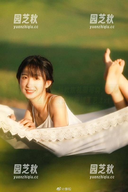 Xiuren秀人网 - 杨欣欣礼服写真，观看原图体验绝美设计与细腻工艺.txt