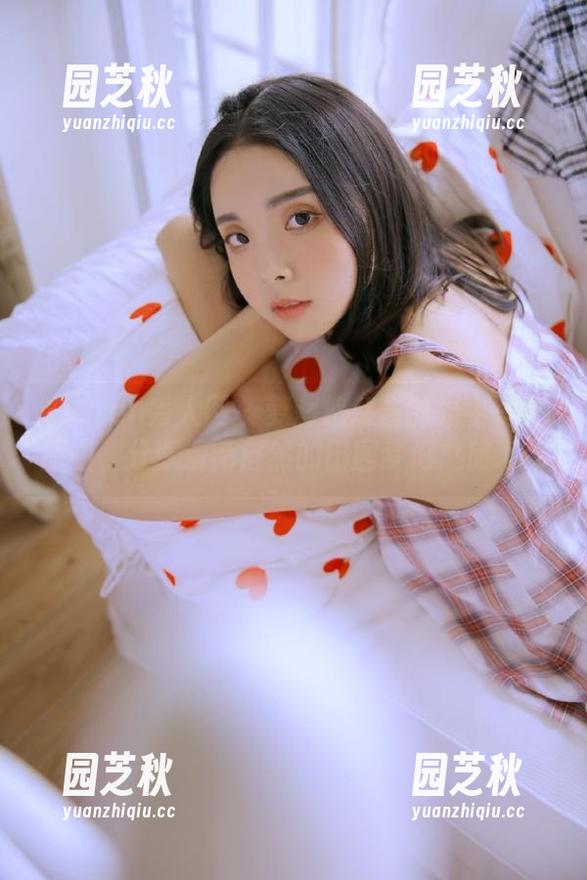 Xiuren秀人网 - 萝莉悠悠酱的奶牛写真原图，分享清新自然的田园梦幻之旅.txt