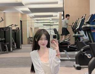 Xiuren秀人网 – 来自蕊蕊ruirui的红裙魔法：全新高清图包，带你感受唯美时刻.txt